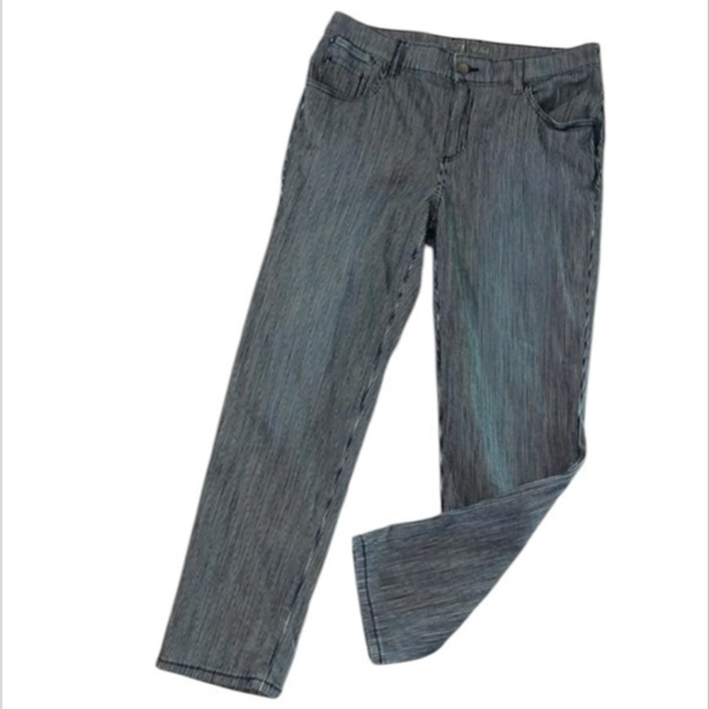 Chicos size 1 blue pinstripe jeans skimmer